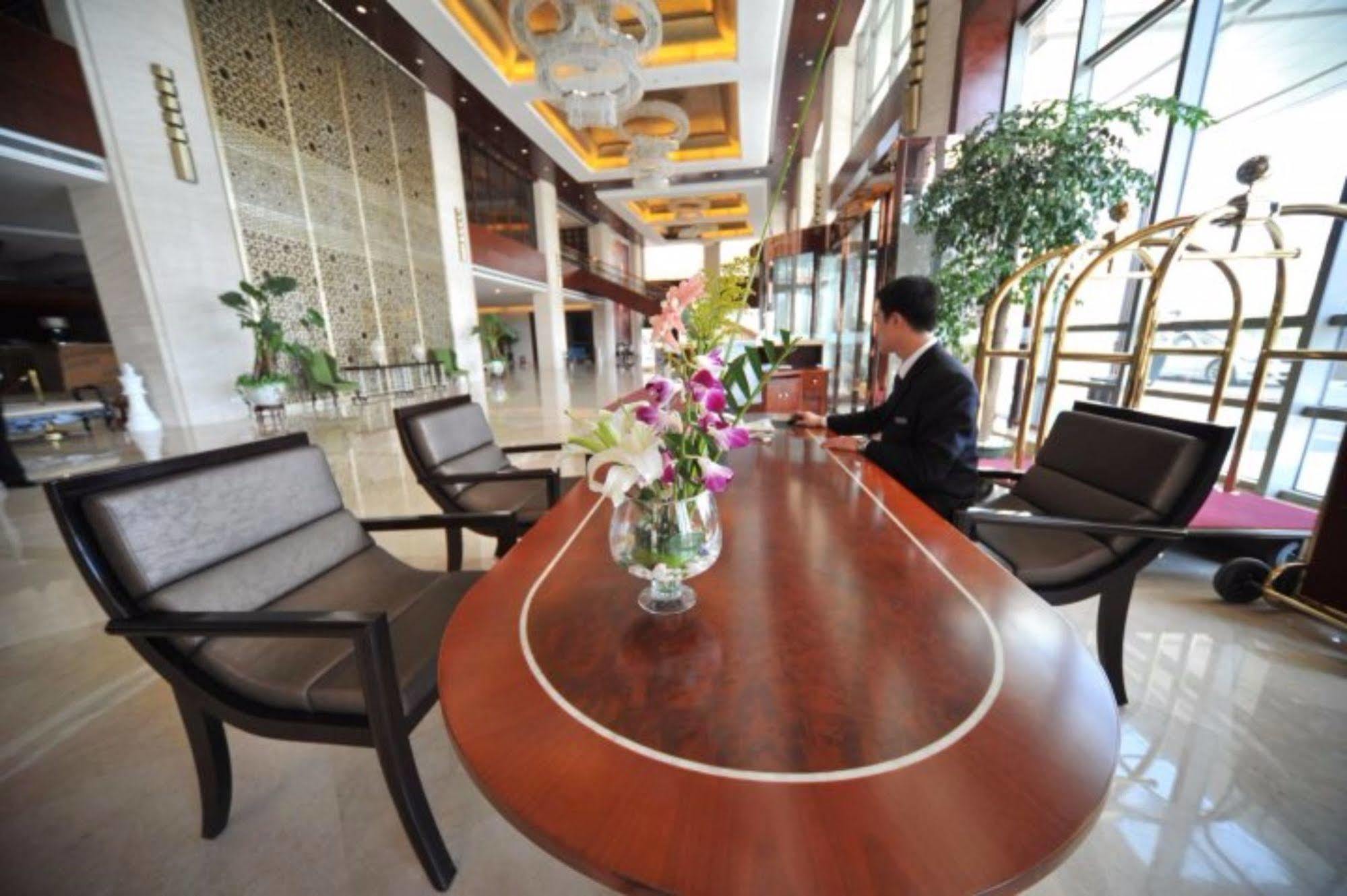 S&N Dalian Hotel Exterior photo